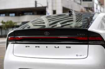 Harnessing The Solar: Automobile Firms Embrace Photo voltaic Energy for Cash-Saving EVs