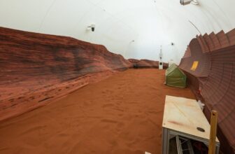 4 Volunteers Locked in Simulated Martian Habitat for a Yr