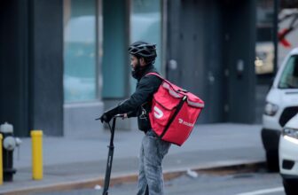 Uber, DoorDash and Grubhub sue New York Metropolis over $18 minimum-wage legislation