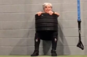 74-Yr-Previous Mary Duffy Wall Sits With 97.5 Kilograms (215 Kilos) of Added Weight For two Minutes