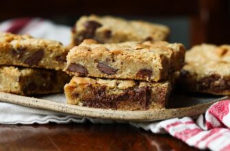 The BEST Blondie Recipe | Cookies and Cups