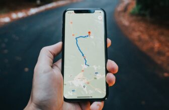 Methods to Obtain Google, Apple Maps on Your Cellphone for Journey