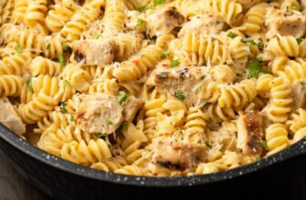 Garlic Parmesan Hen Pasta | Cookies and Cups