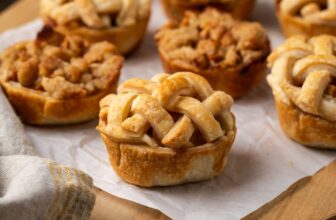 Mini Apple Pies | Cookies and Cups