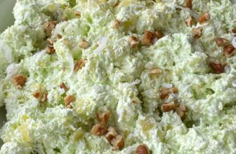 EASY PISTACHIO SALAD (WATERGATE SALAD)