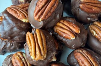 KENTUCKY BOURBON BALLS – The Southern Girl Cooks