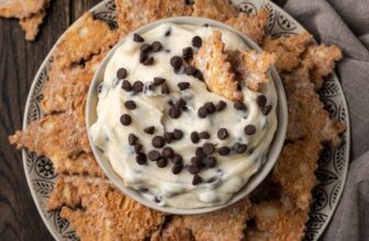 The Greatest Cannoli Dip | Cookies and Cups
