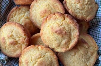 SOUR CREAM CORNBREAD MUFFINS – The Southern Girl Cooks