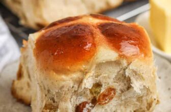 Scorching Cross Buns – Spend With Pennies